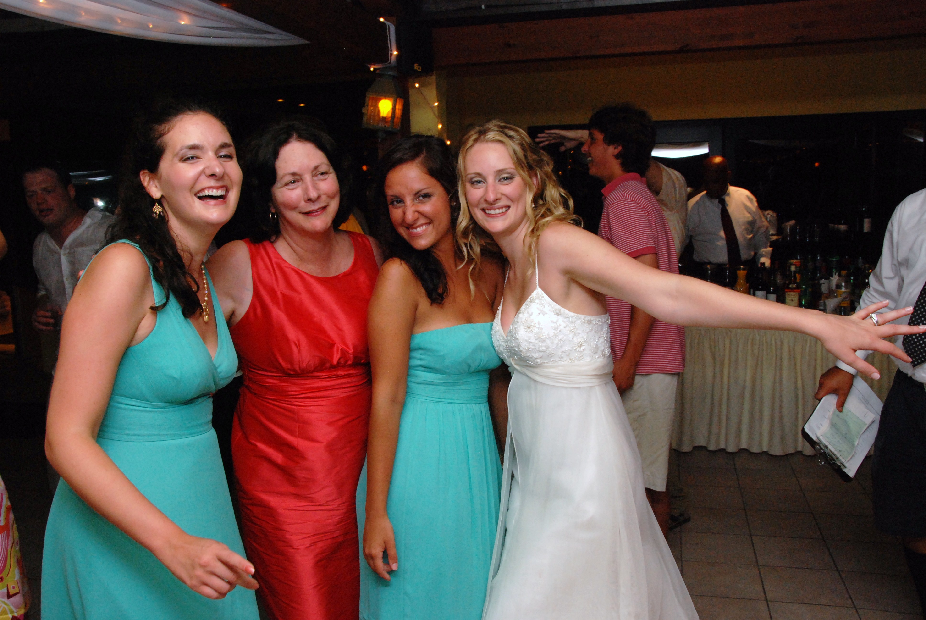 Amylauramomdancing190.jpg