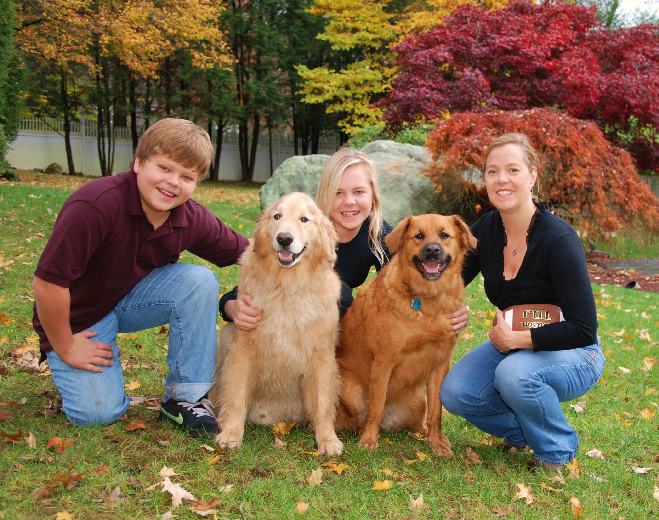 DSC_0095twodogsfam.jpg