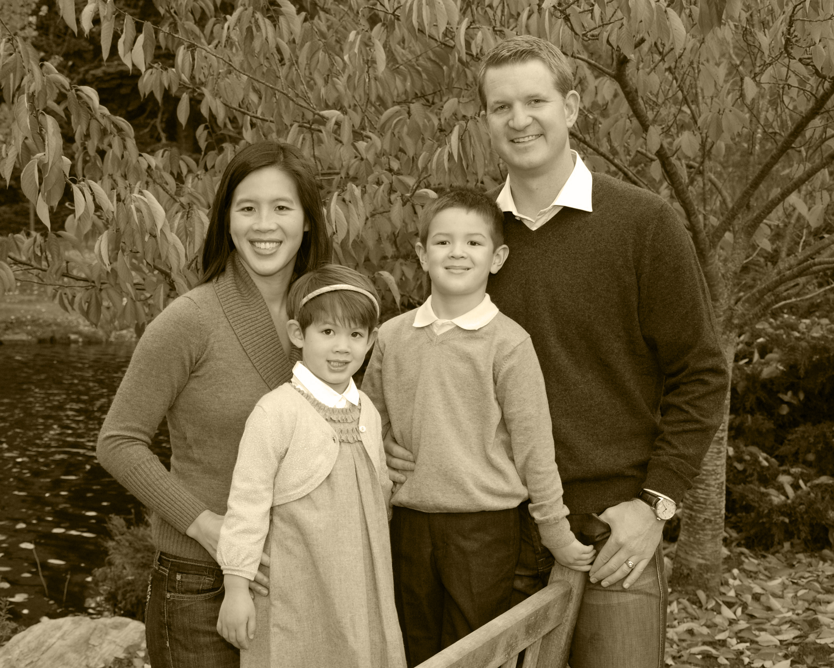DSC_0512familyMerrillREDOnew.jpg